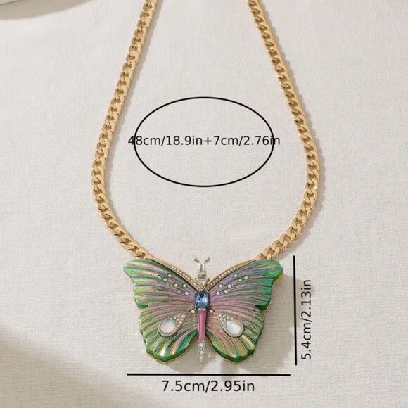 💚 Betsey Johnson stunning & sparkling butterfly pendant necklace 💚 - Picture 4 of 7